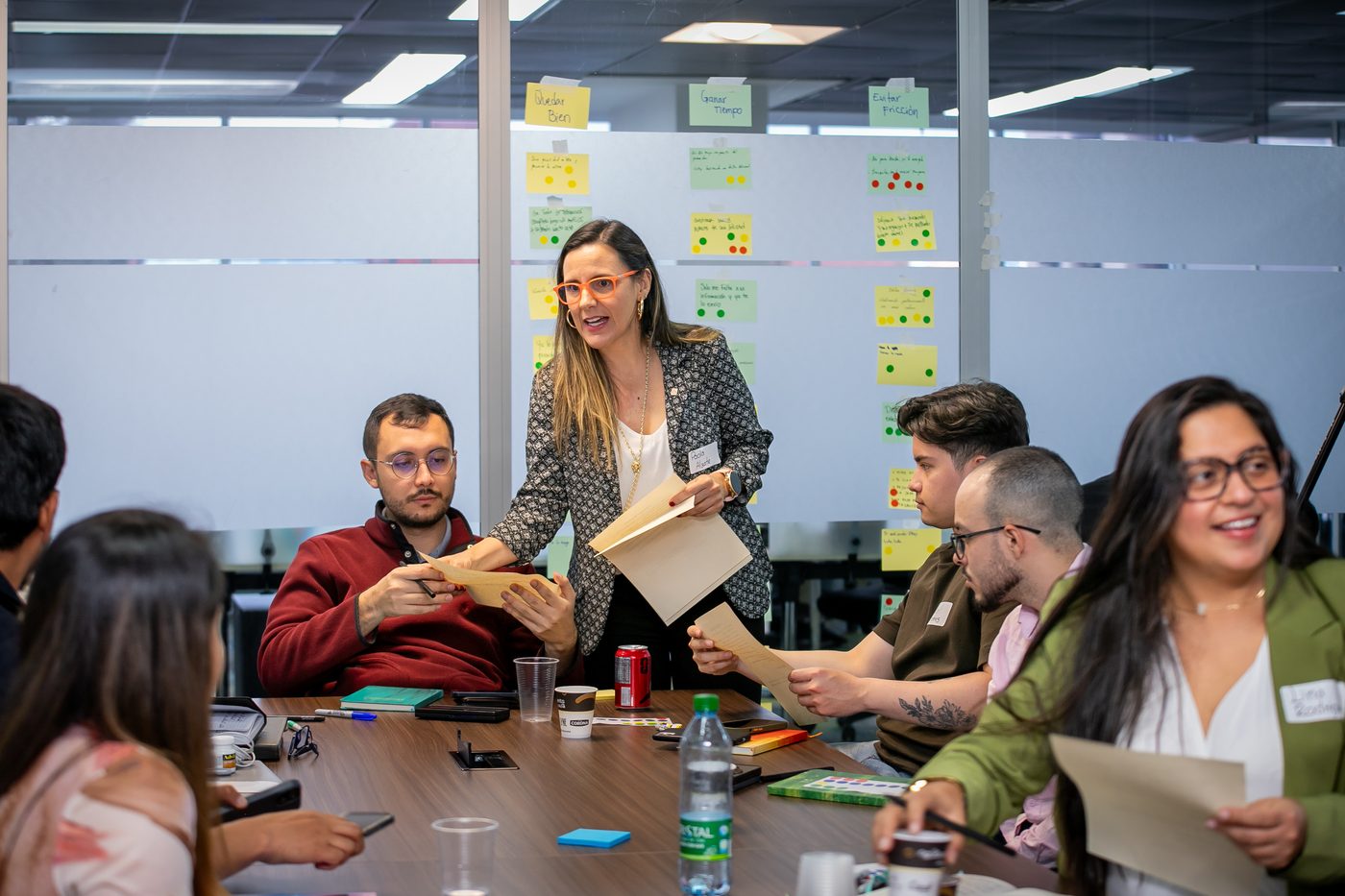 Pao guiando ejercicio con equipo